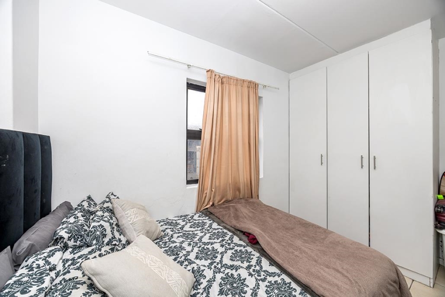 1 Bedroom Property for Sale in Maitland Western Cape